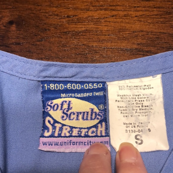 Uniform City Scrub Top Small - Picture 2 of 14